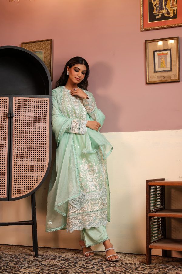 Pakistani suits collection for women – embroidered salwar kameez