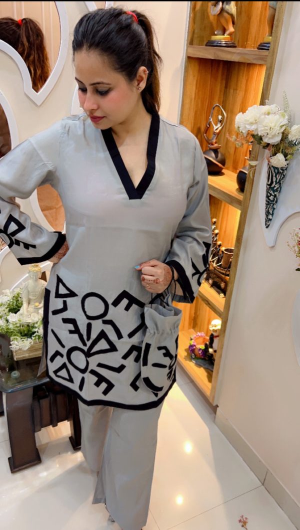 Embroidered Kurta Set with Abstract Black Detailing - Image 3